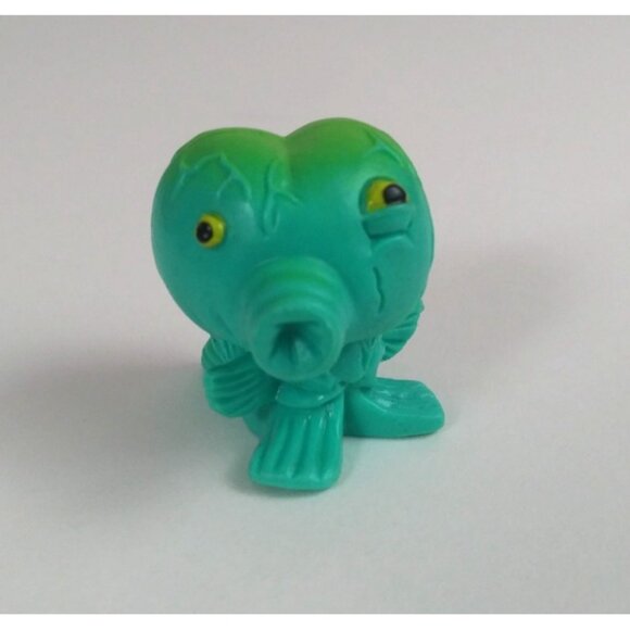 The Ugglys Pet Shop Series 2 Slimiest Light Blue Suffering Suckerfish - Picture 1 of 6